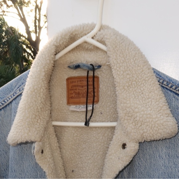 LevisXurban outfitters denim on the outside cozy on the inside jacket - Picture 3 of 5